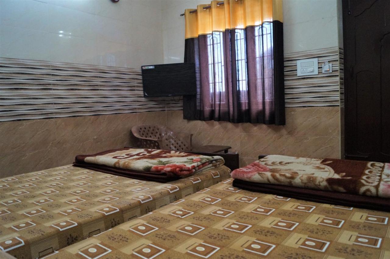 Wins Rooms Vālpārai Exterior foto