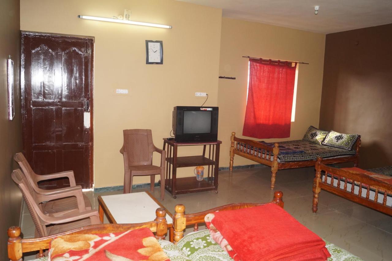 Wins Rooms Vālpārai Exterior foto